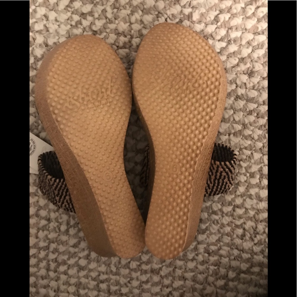 NWT wedge sandal - Picture 2 of 3